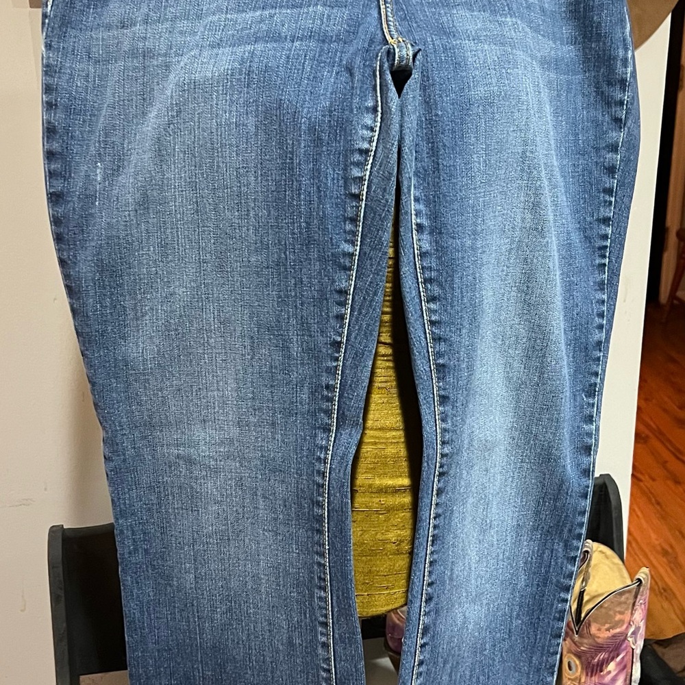 Levi's Women's Bootcut Jeans in Classic Blue